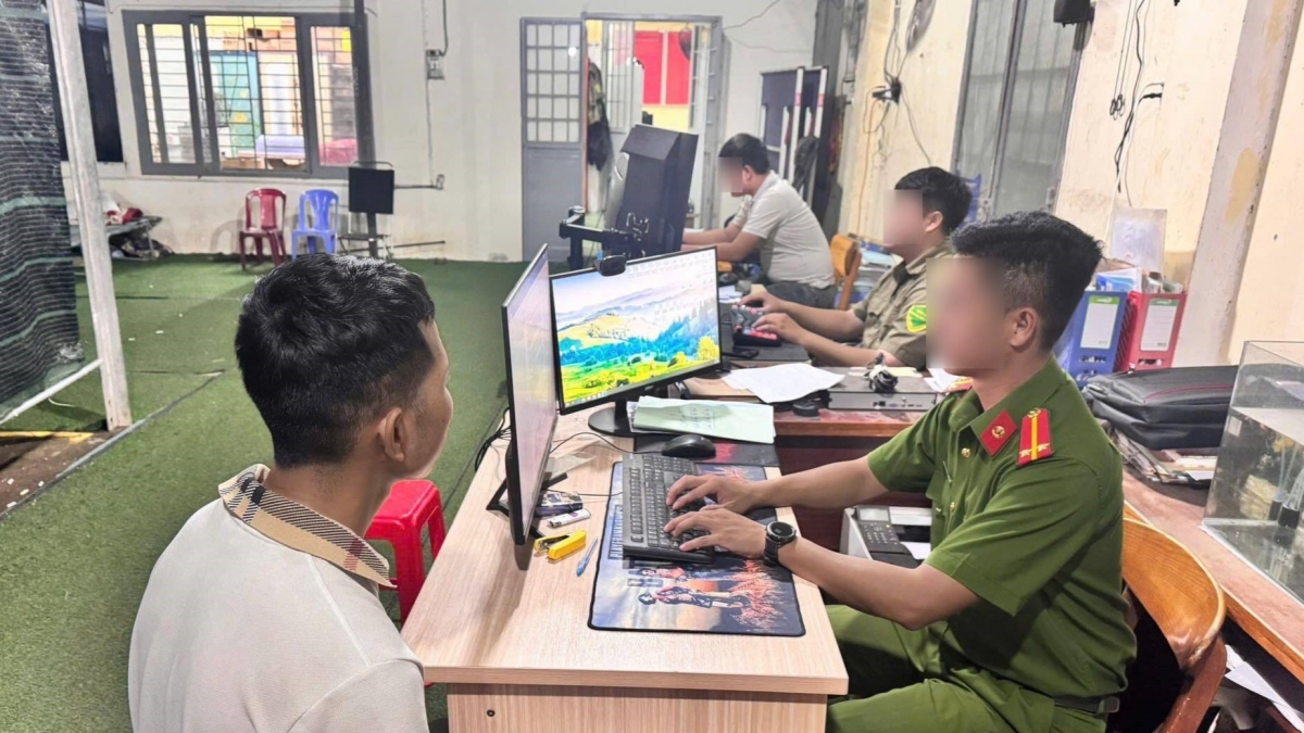 Tạm giữ hình sự 3 đối tượng vụ đánh cháu bé 2 tuổi chảy máu mũi